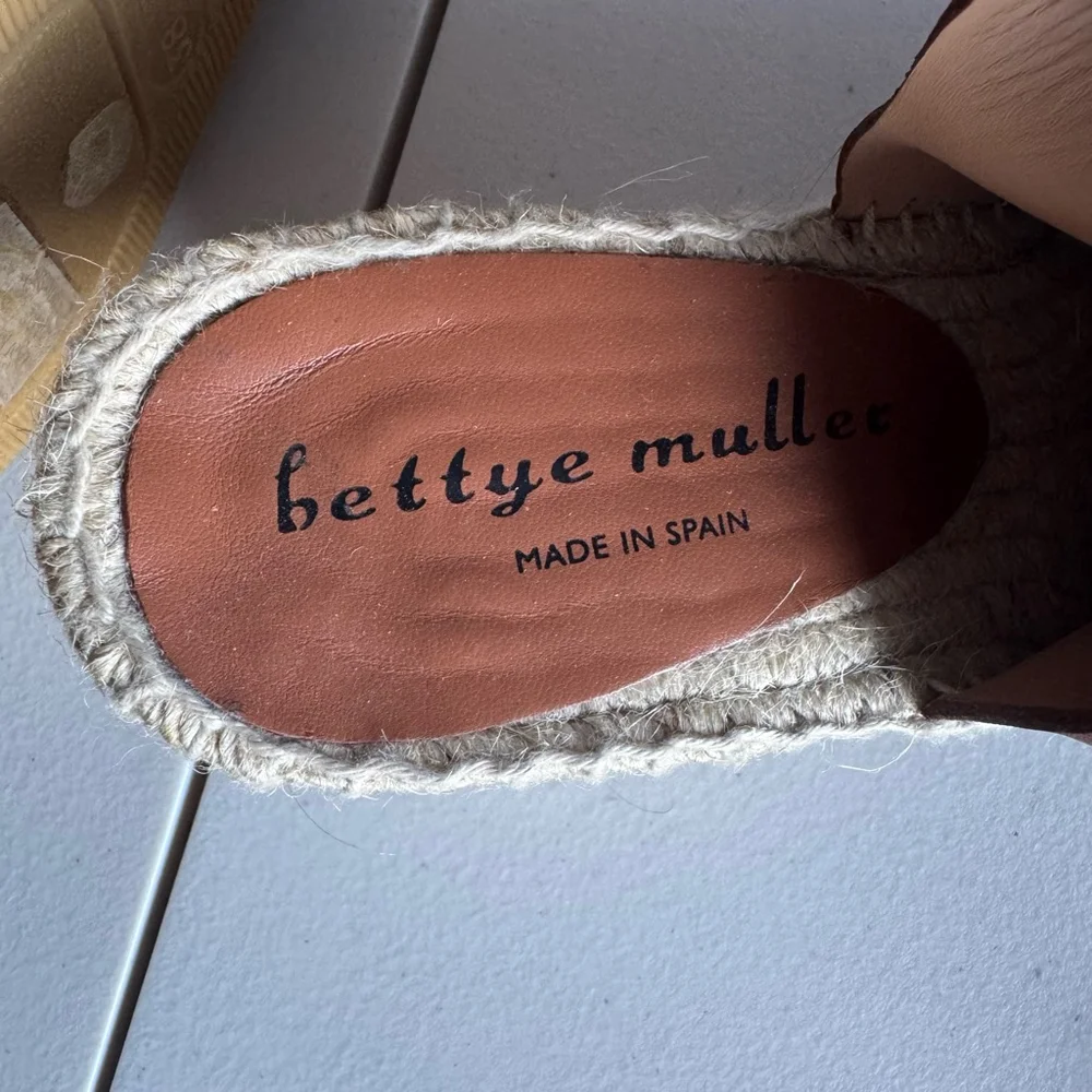 Bettye Muller Espadrille Sandals Size 38 Brown